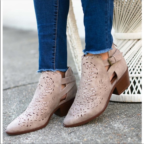 SwankStyles Shoes - 🔥CLEARANCE🔥SIZE 6 Taupe Bootie